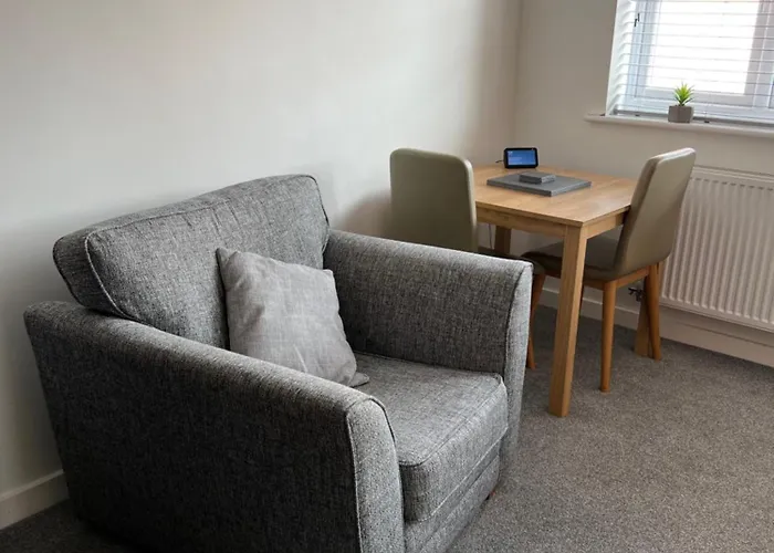 Whole House Modern Detached 2 Bedroom Coach House In Spalding