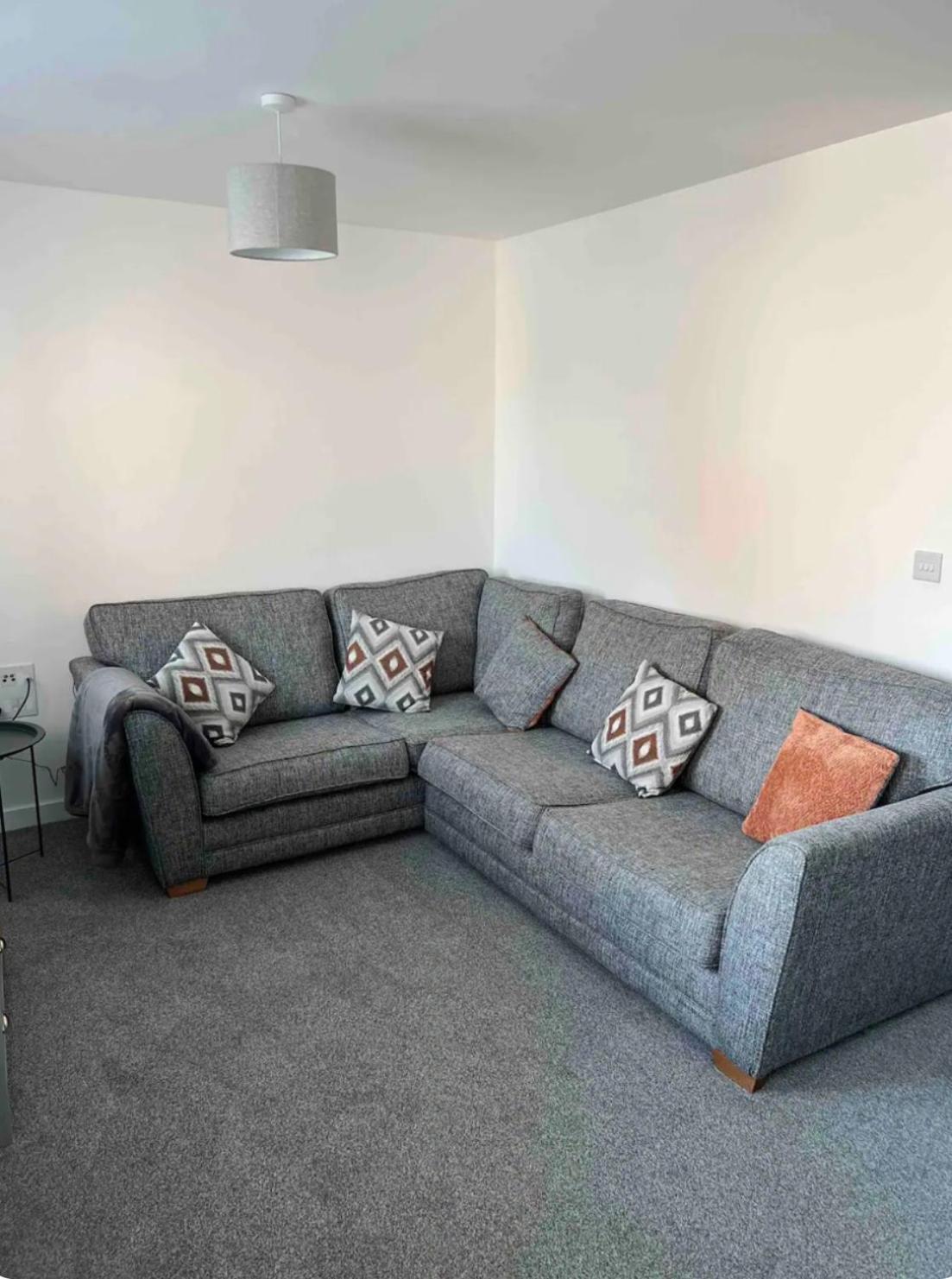 Apartment Whole House Modern Detached 2 Bedroom Coach House In *