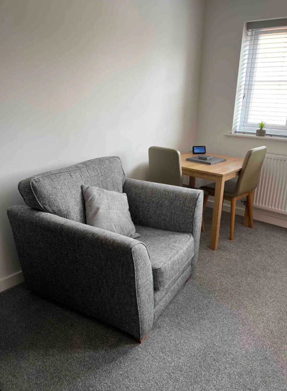 Whole House Modern Detached 2 Bedroom Coach House In