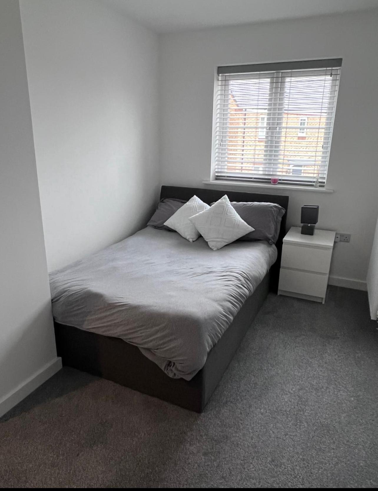 Whole House Modern Detached 2 Bedroom Coach House In Apartment Spalding
