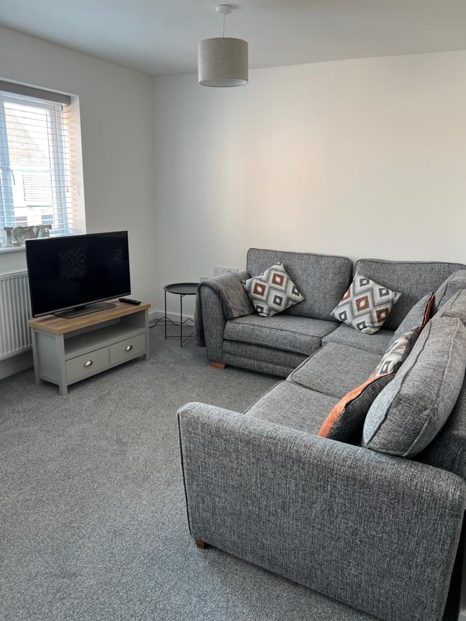 Whole House Modern Detached 2 Bedroom Coach House In Apartment