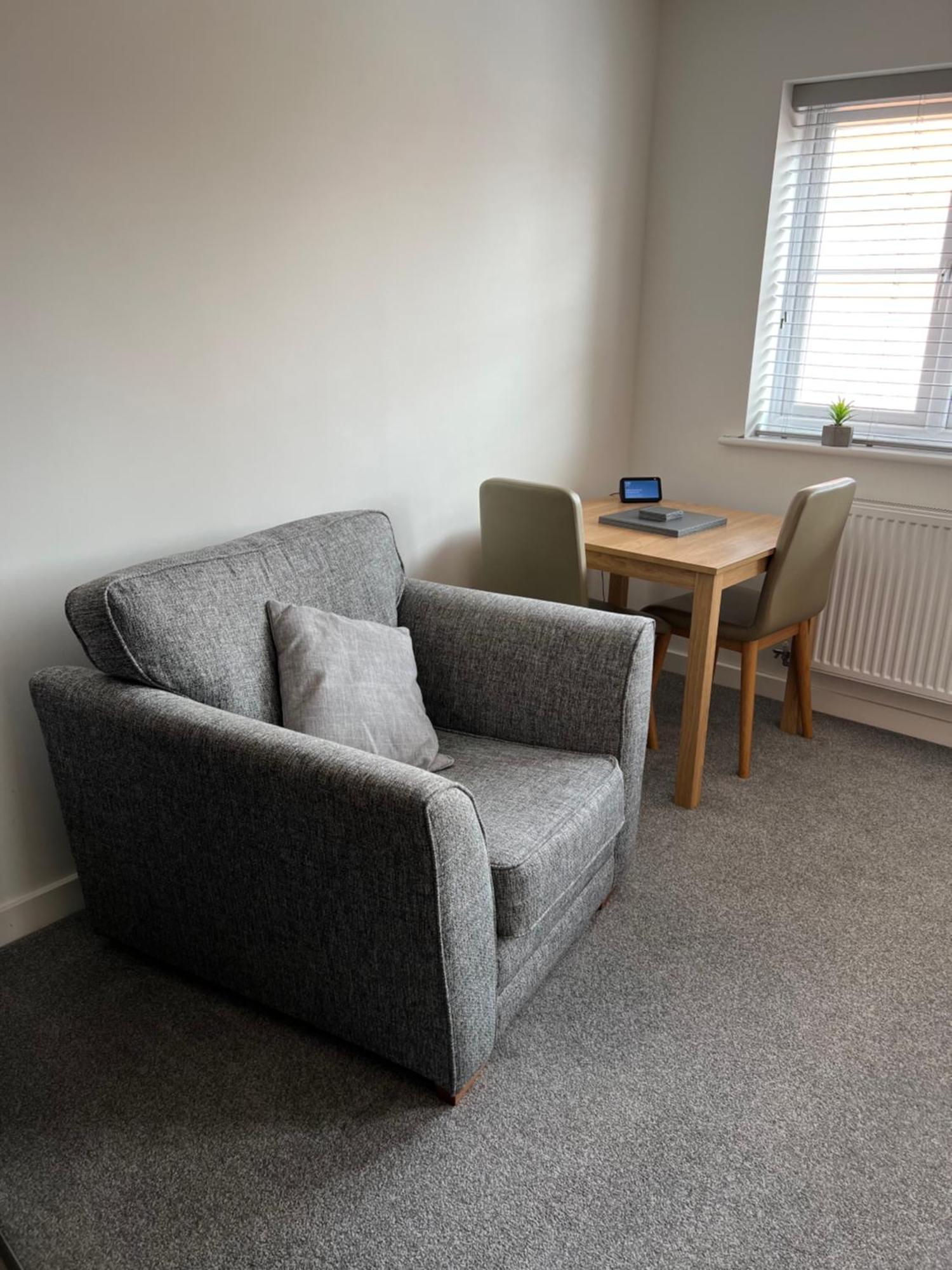 Whole House Modern Detached 2 Bedroom Coach House In Apartment Spalding